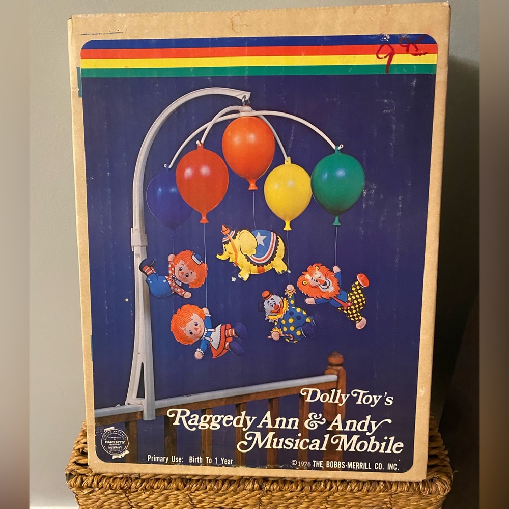 Vintage 1976 NIB Dolly Toys Raggedy Ann & Andy Nursery Crib Musical Mobile